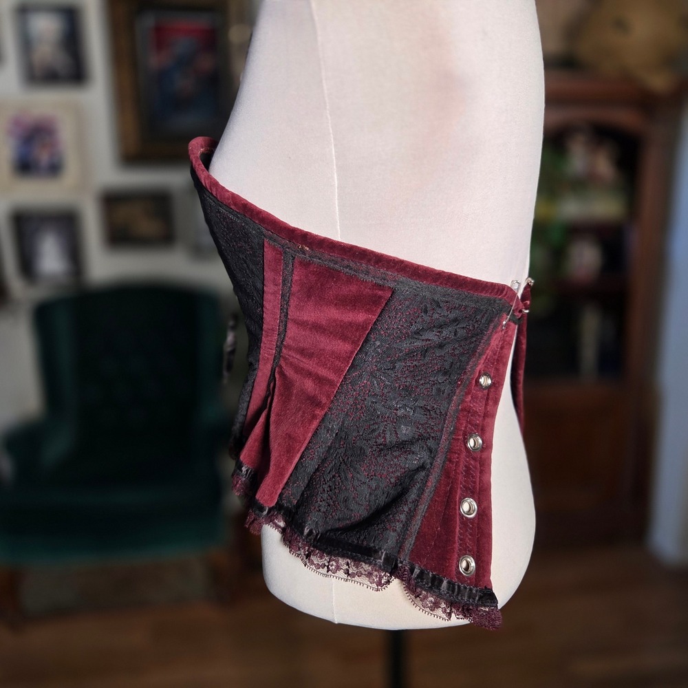 Vintage Y2K Burgundy Velvet and Black Lace Gothic Corset Top Sweetheart Bustier - Picture 6 of 7